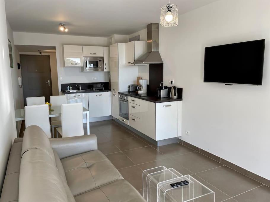 17 - Appartement Neuf, Parking Terrasse Et Jolie Vue Бандоль Екстер'єр фото